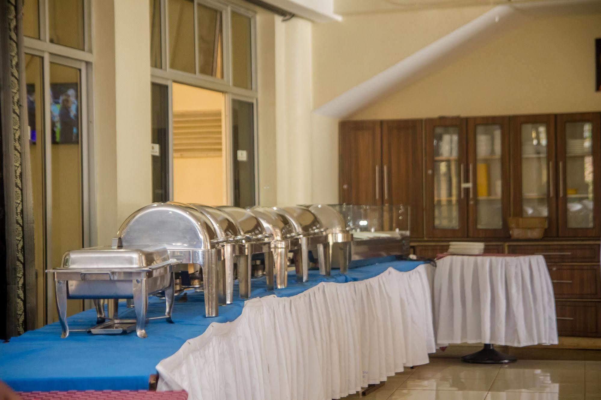 Grand Global Hotel Kampala Buitenkant foto