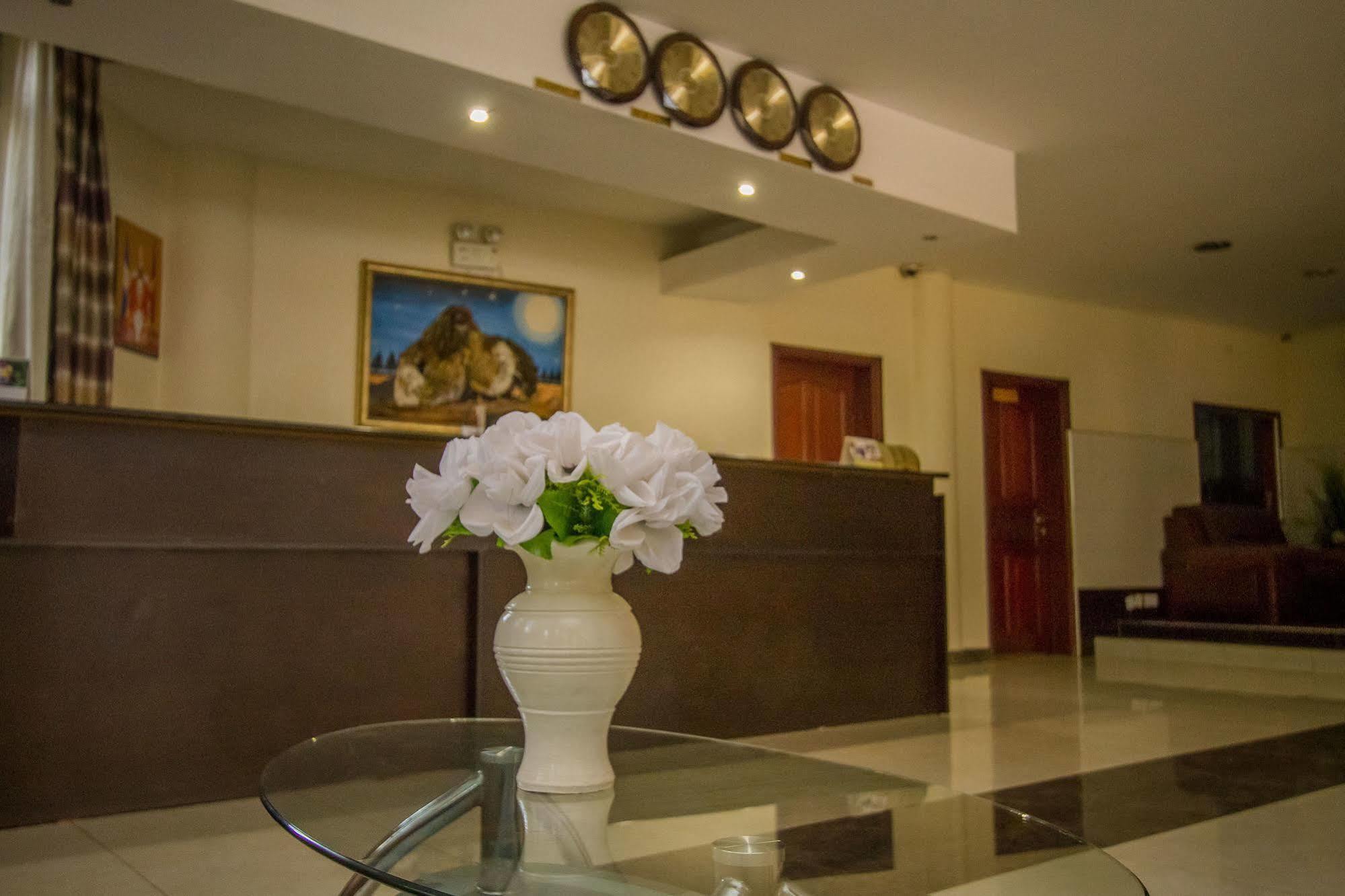Grand Global Hotel Kampala Buitenkant foto