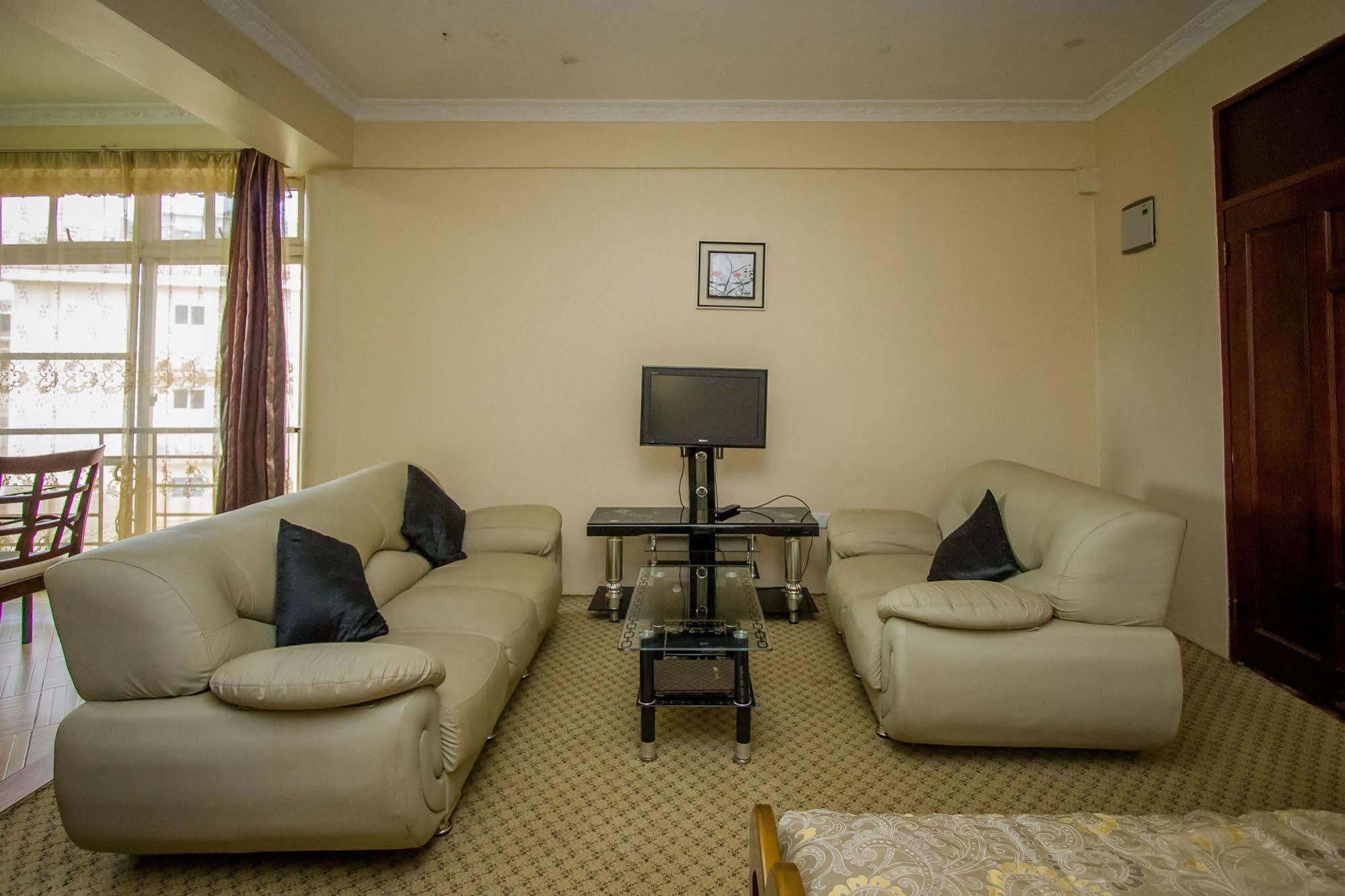 Grand Global Hotel Kampala Buitenkant foto